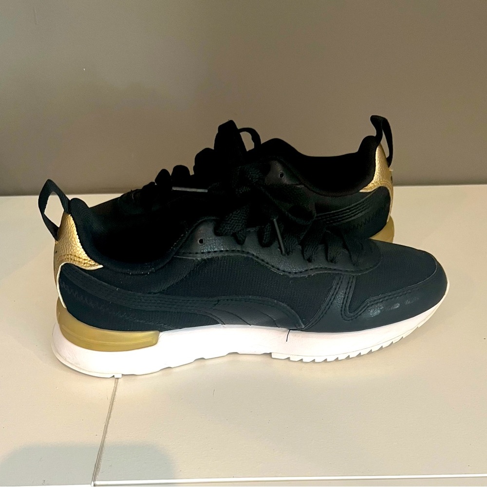 Womens R78 black and gold pumas